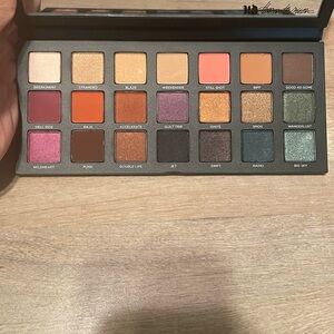 Urban Decay Born to Run Eyeshadow Palette - Multi-Color